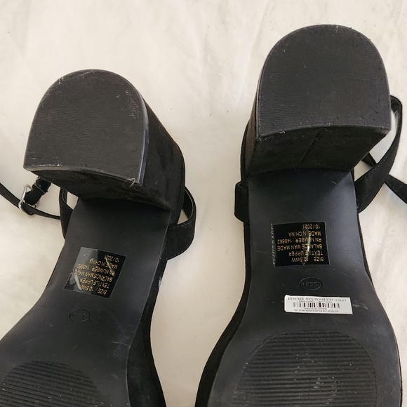Women's Torrid Faux Black Suede w Ankle Strap Block Heel Platform Shoes 10.5 ww - Picture 10 of 15